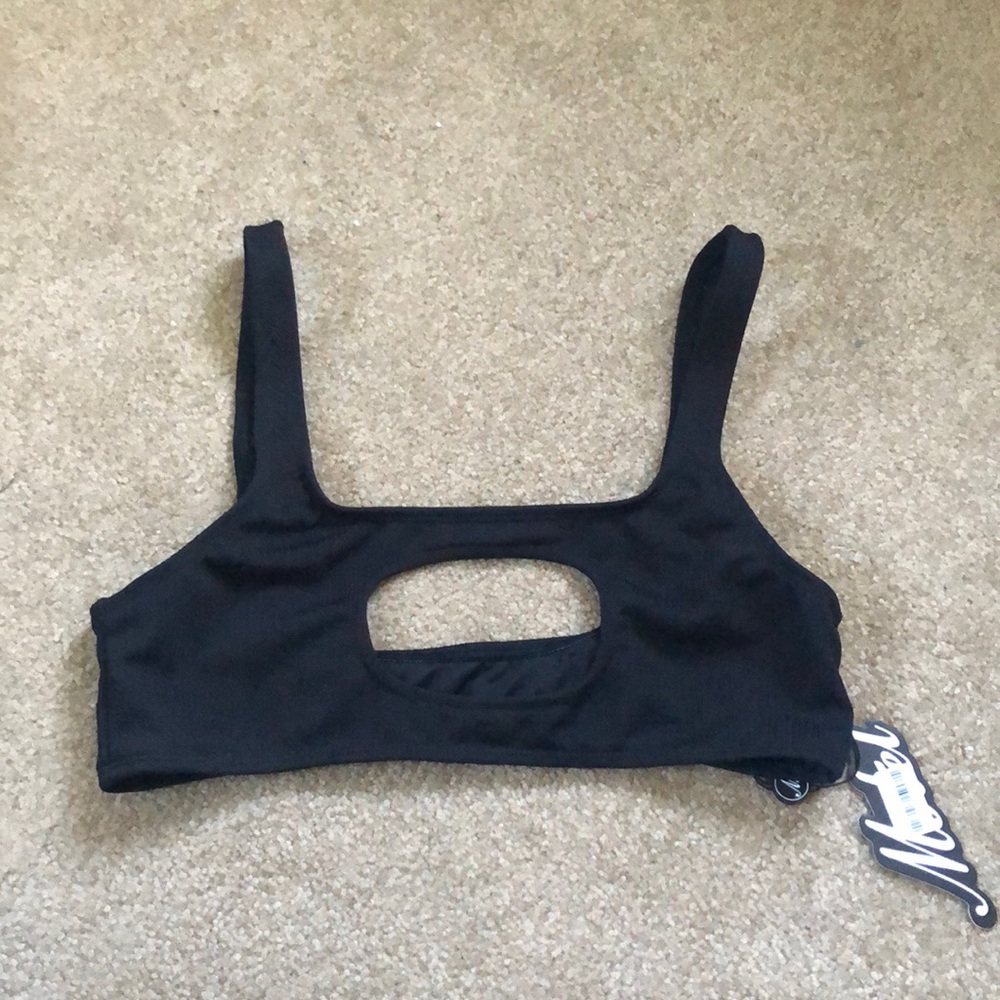 Back peep hole bikini top